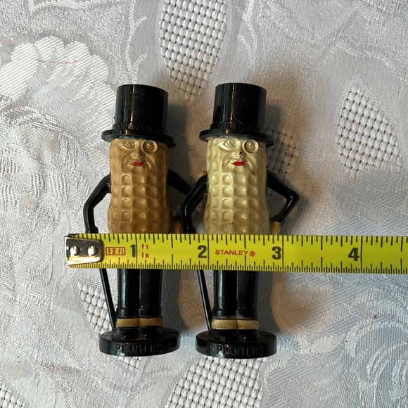 Vintage Mr. Peanut planters plastic salt and Pepper shaker- 1960's. - Picture 7 of 7